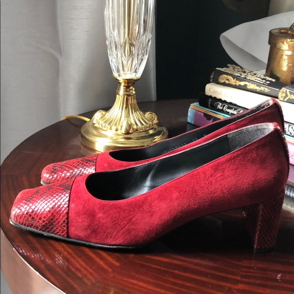 STUART WEITZMAN Vintage Snakeskin Pumps